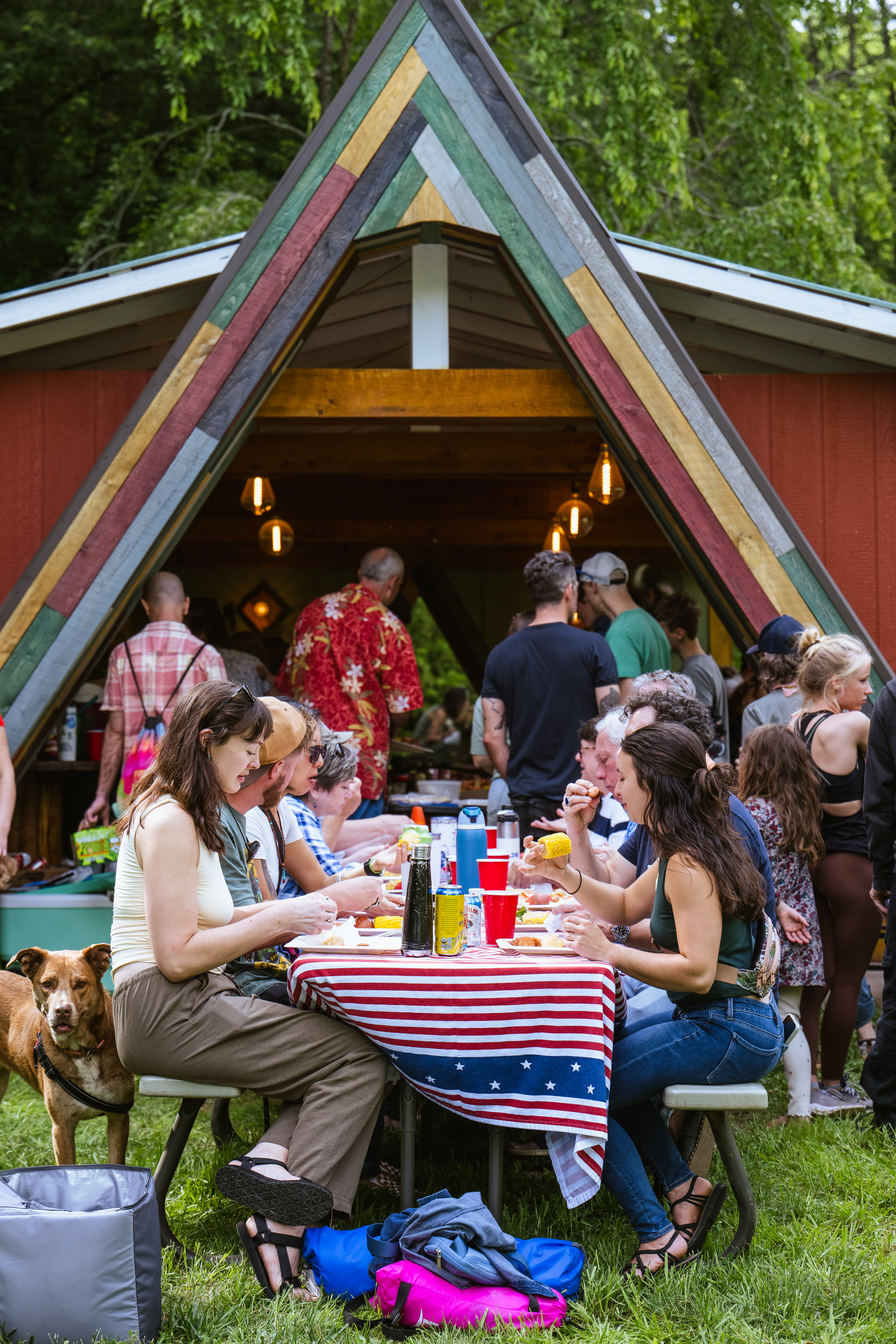 Community outdoor dining at Wunderland Resort